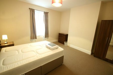 4 Bed - **bills And Cleaning Included** - Grosvenor Street, Sunderland - Photo 5