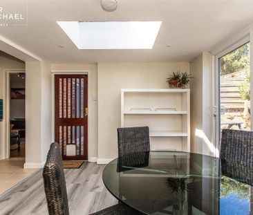 4 bedroom end of terrace house to rent - Photo 6