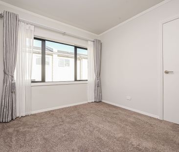 Modern Family Living in Great Neighbourhood - Photo 6