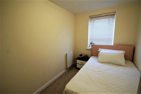 4 bedroom semi-detached house to rent - Photo 5