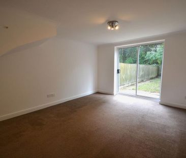 2 bedroom mews to rent - Photo 4