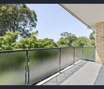 Sunlit 3-Bedroom Apartment in Prime Balgowlah Location - Photo 5