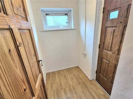 3 bedroom end of terrace house to rent - Photo 3