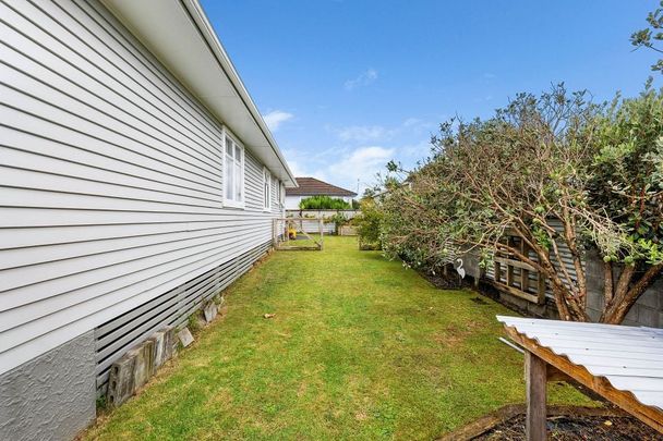 Charming 3BR Home in Upper Vogeltown - Photo 1