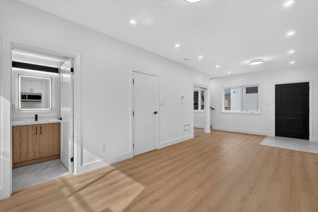 484 Westmount Avenue apartment — Toronto, ON (3-Bedroom) - 3 Bedroom - Photo 5