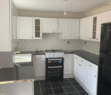 3 bedroom terraced house to rent - Photo 3