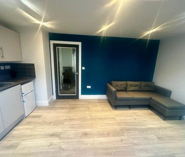 1 Bed Flat, Wyken Avenue, CV2 - Photo 2