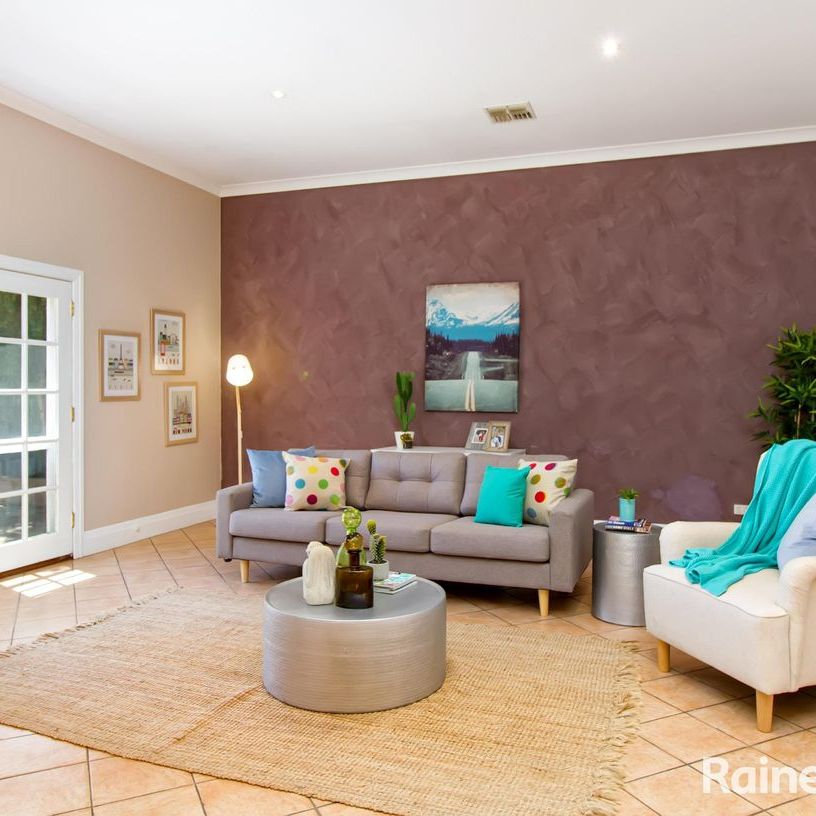 CLASS & STYLE IN CENTRAL - Photo 1