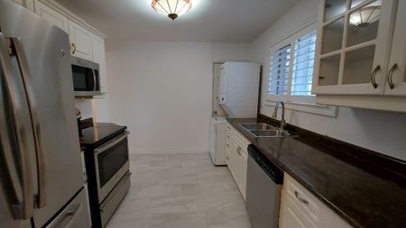 For Lease - 38 Stoddart Drive Unit# Main, Aurora, Ontario - Photo 2