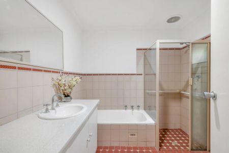 Spacious & Convenient Living in Prime Glenunga Location - Photo 2