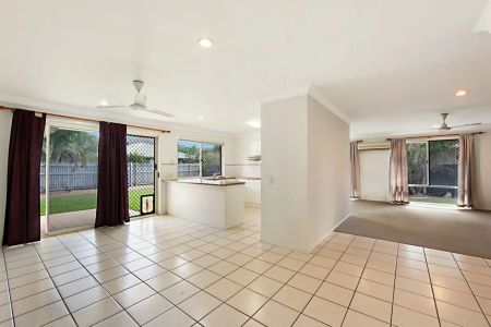 2 Wallace Circuit, Kirwan. - Photo 2