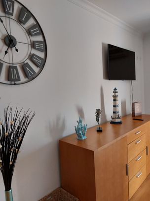 Apartamento T1 Arrendamento Outubro a Maio, totalmente mobilado e equipado. Ar Condicionado. Elevador. Central. - Photo 1