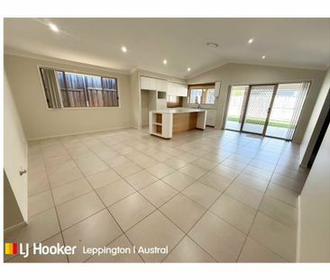 SLEEK & SPACIOUS MODERN HOME - Photo 1