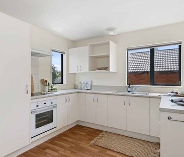 2 Bedroom Unfurnished Sunny Apartment - Photo 2