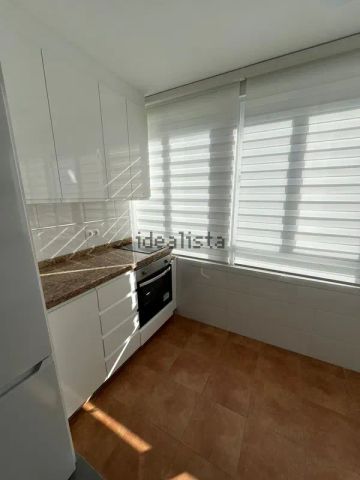 Alquiler de piso en Plaza Presidente Adolfo Suárez - Foto 3