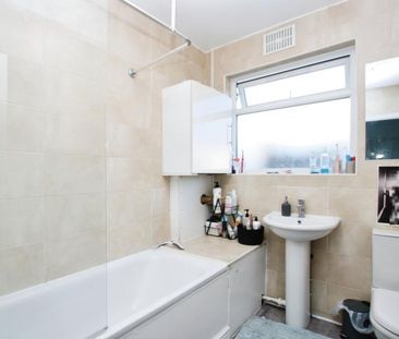 4 bedroom end of terrace house to rent - Photo 4