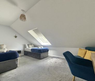 4 bedroom semi-detached house to rent - Photo 4