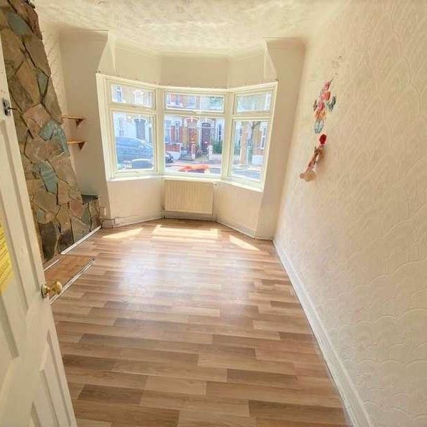 Mitcham Road, London, E6 - Photo 1