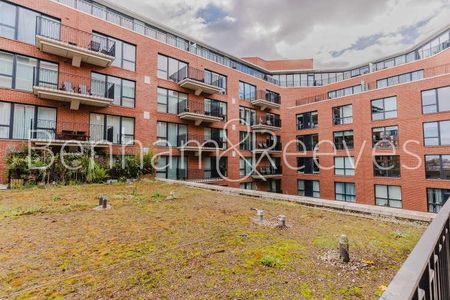 Royal Arsenal Riverside, Thunderer Walk, SE18 - Photo 4