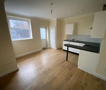 2 bedroom ground floor flat to rent - Photo 3