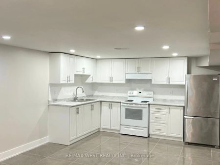 Property For Lease | W9047947 - Photo 5