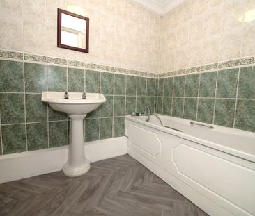 3 bedroom end of terrace house to rent - Photo 6