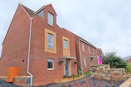 Four bed detached house to rent in Tithebarn Way, Exeter, EX1 - Photo 2