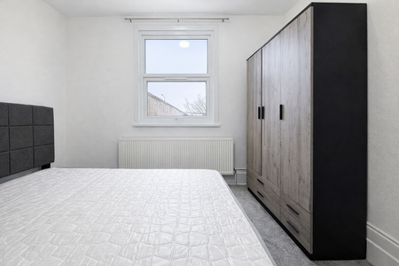 1 bedroom in a house share to rent - Photo 2