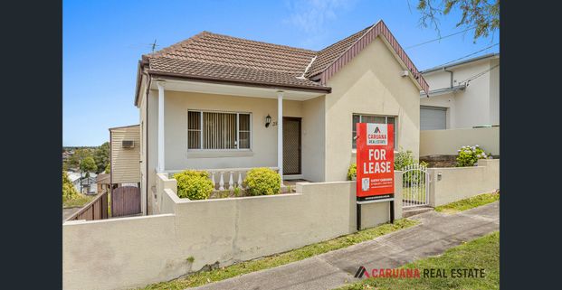 Spacious family home in a quiet street - Photo 1