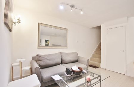 Lily Close, St Paul's Court, Hammersmith, London, W14 - Photo 2