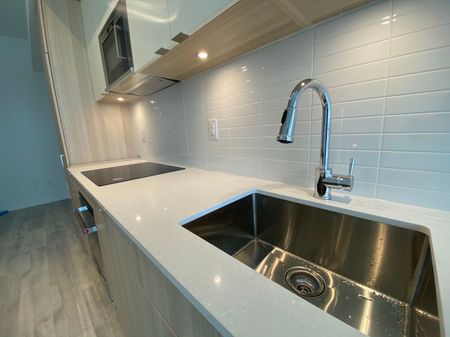 For Lease - 220 Missinnihe Way Unit# 316, Mississauga, Ontario - Photo 2