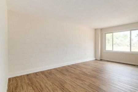 3 Bedroom - Photo 2