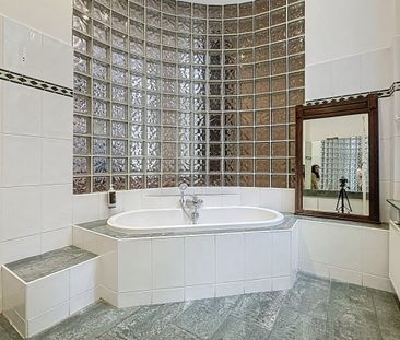 Studio meublé de +/-50m² au cœur de Bruxelles – À deux pas de la Gr... - Photo 6