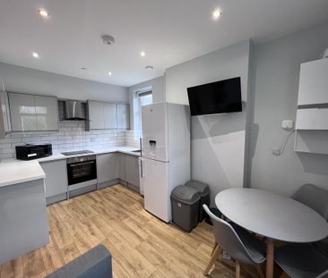 3 bedroom apartment to rent - Photo 4