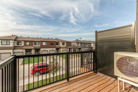 For Lease - 702 DONERAILE Walk, Barrhaven, Ontario - Photo 2
