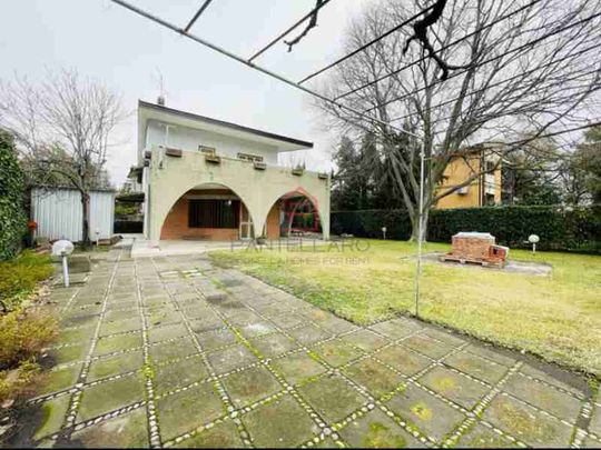 1243 – House - Photo 1
