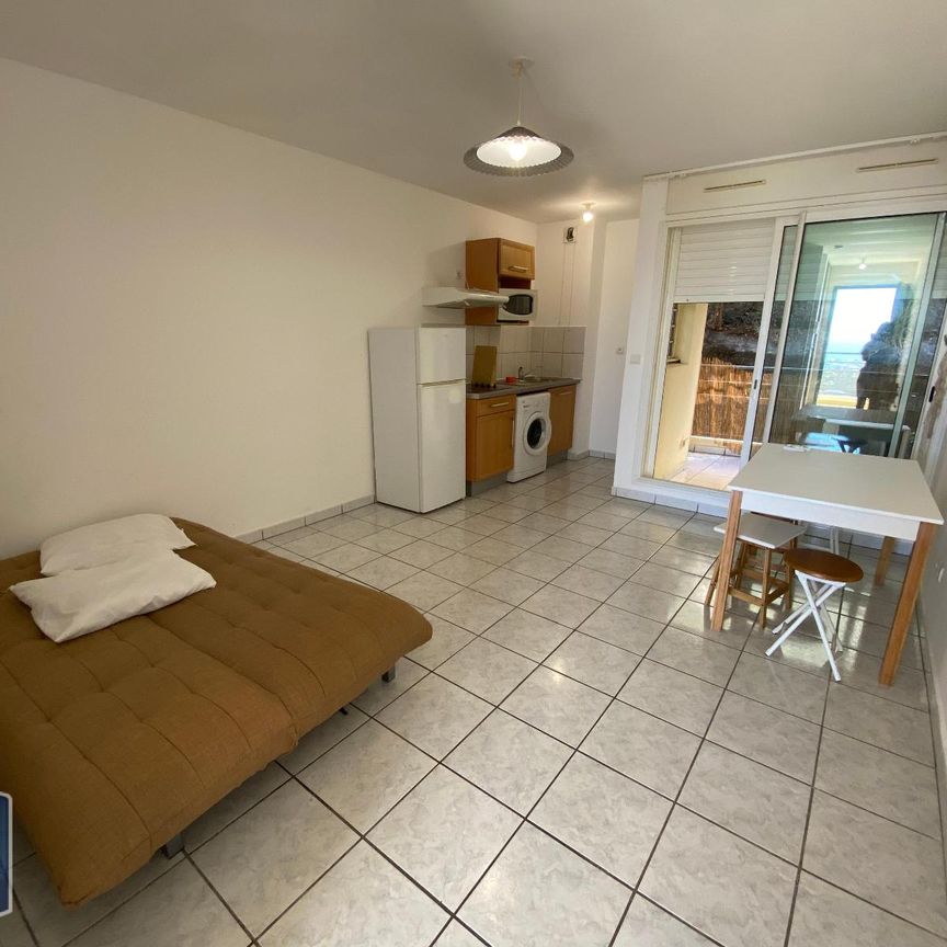 Location Appartement 1 pièce 25m² ST DENIS 97400 - Photo 1