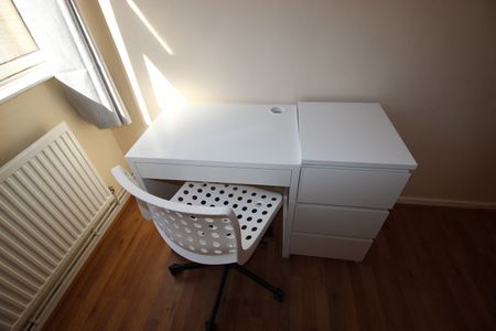 Room in a Shared Flat, Market Square, E14 - Photo 3