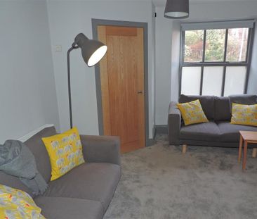 1 bedroom in a house share to rent - Photo 2