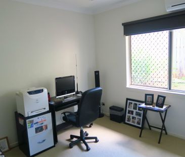 IMMACULATE HOME IN QUIET CLOSE - Photo 2