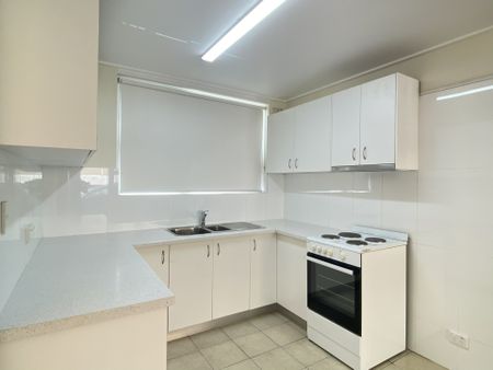 Spacious Apartment In Prime Location - Photo 5