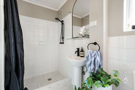 Updated One-Bedroom in Ultra-Convenient Location - Photo 4