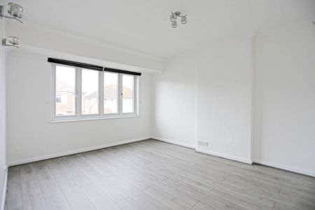 Price £2,100 pcm - Available Now - Unfurnished - Photo 2