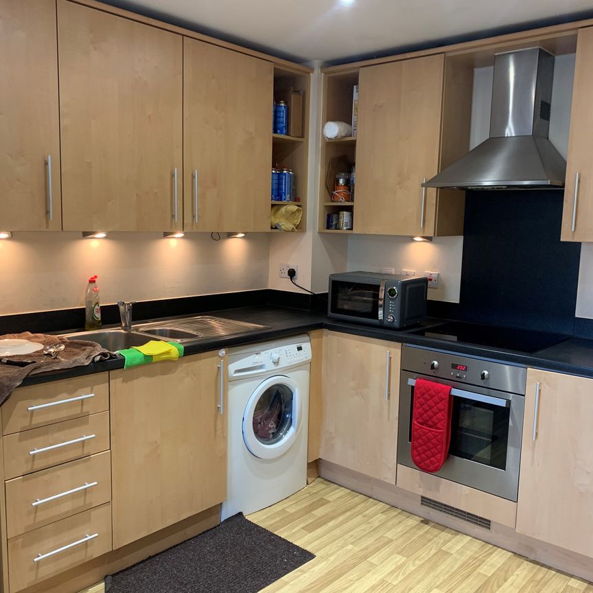 2 bedroom apartment to rent The Roundhouse, Gunwharf Quays, Portsmouth, Hampshire, PO1 - Photo 1