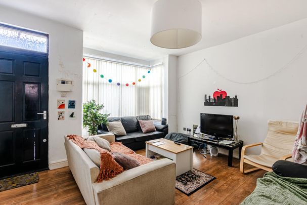 Newport Gardens, Hyde Park, Leeds, LS6 3DA - Photo 1