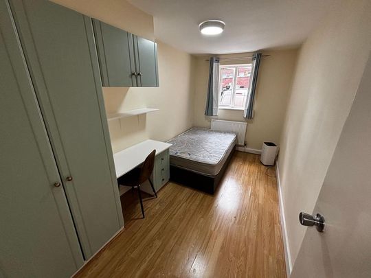 3 bedroom flat to rent - Photo 1