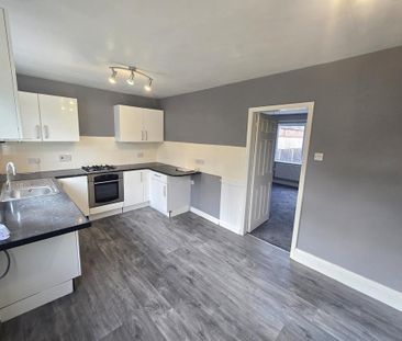 2 bedroom end of terrace house to rent - Photo 6