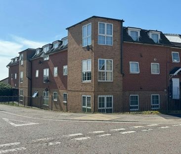 Flat to rent on - Photo 1