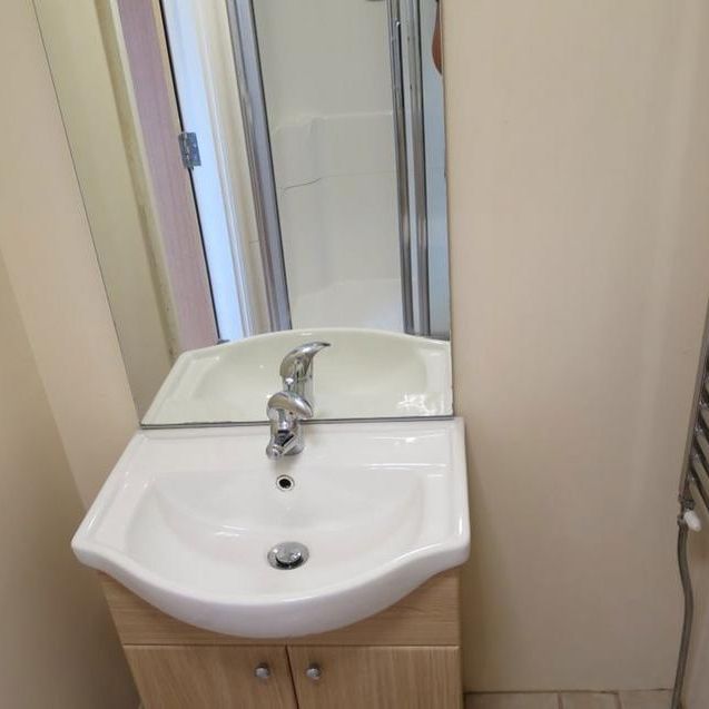 4 bedroom flat to rent - Photo 1