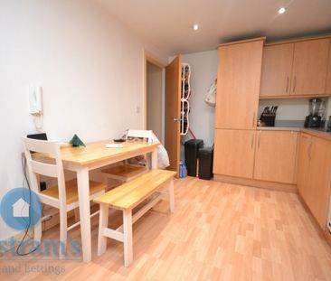 2 bed Flat for Rent - Photo 5